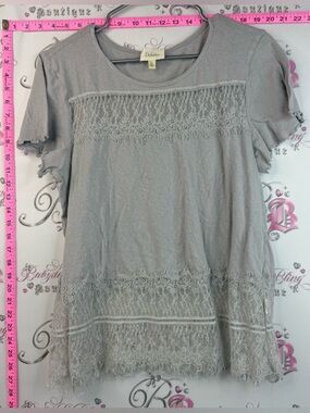 Deletta T-shirt embroidered Gray Short Sleeve Tee with Lace Insets
